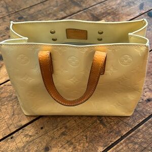 Louis Vuitton Reade Vernis Top Handle Bag